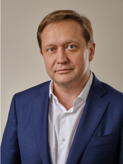 На фото Олег Белай