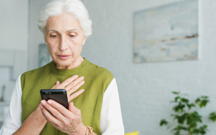 Как защитить пожилых родственников от телефонных мошенников