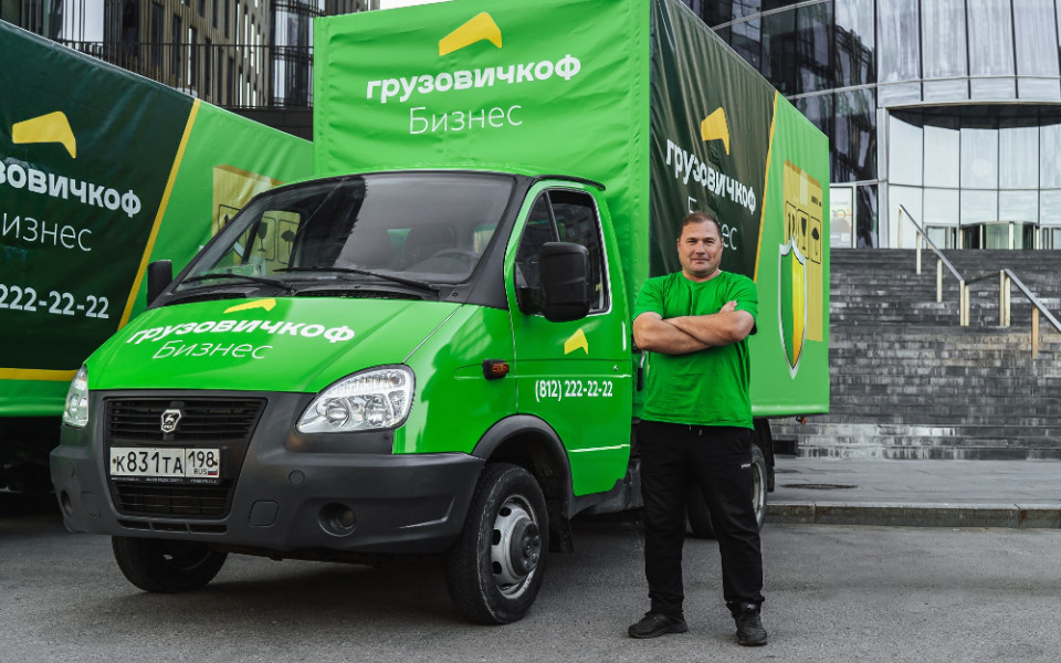 Зачем офисным сотрудникам выходить «в поле» и к чему это приводит