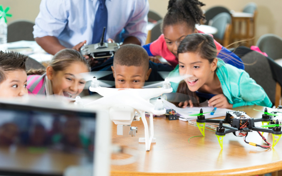 Дроны в школе — это не про игрушки. Это про мышление инженера
