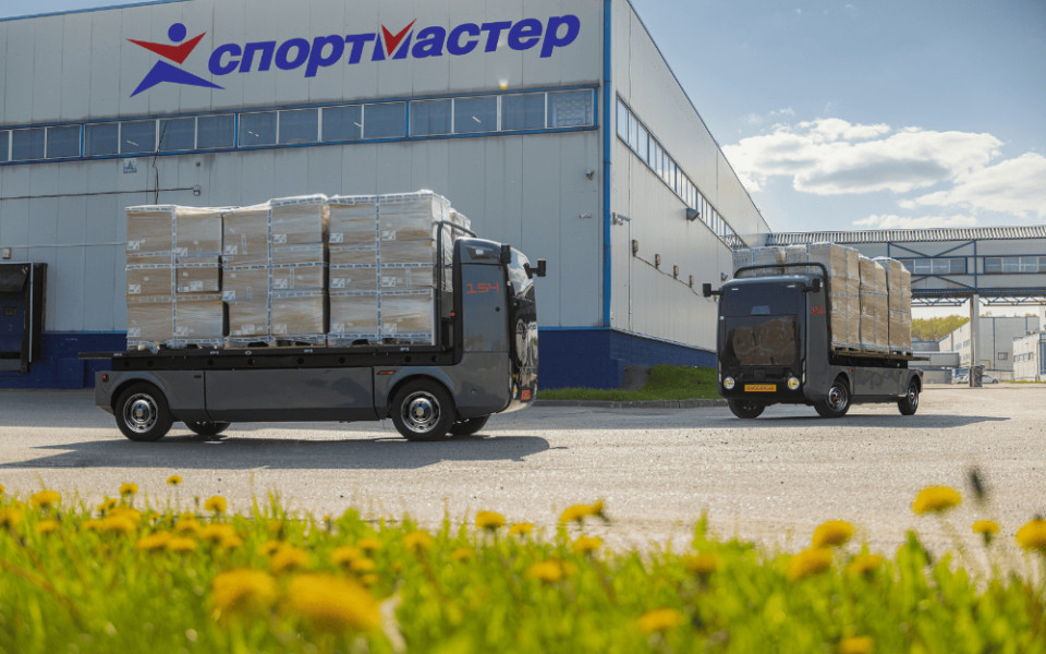 «Спортмастер» начал использовать беспилотные грузовики в логистике