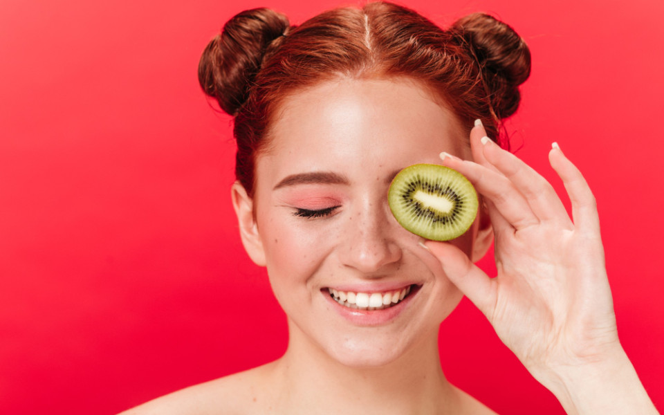 Что добавить в рацион, чтобы в осенне-зимний период кожа сияла