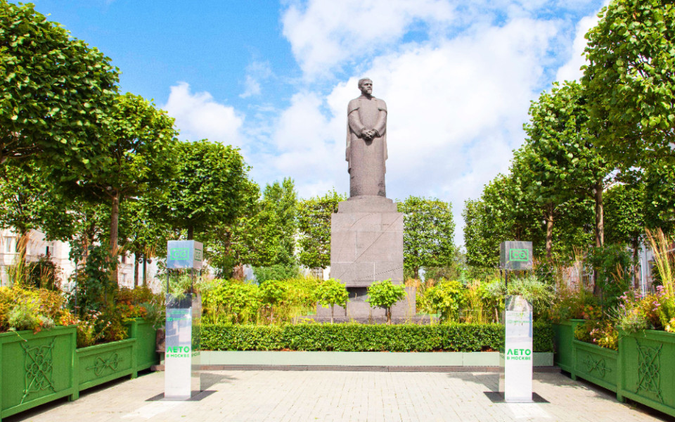 Capital Group - оформление площади "Никитские Ворота", фестиваль "Цветы и сады", проект "Лето в Москве"