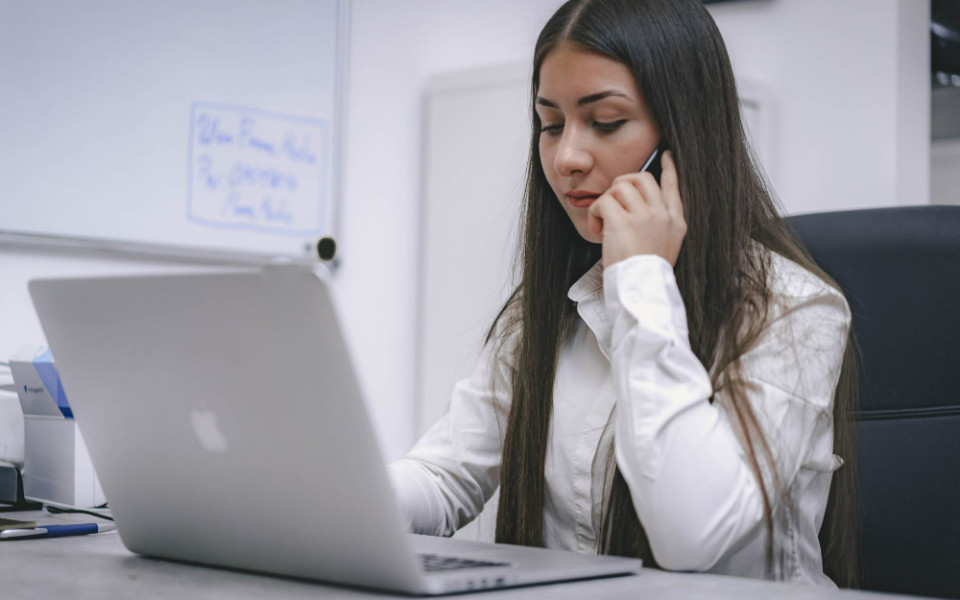 Холодные звонки VS поисковый трафик: что реально приносит клиентов