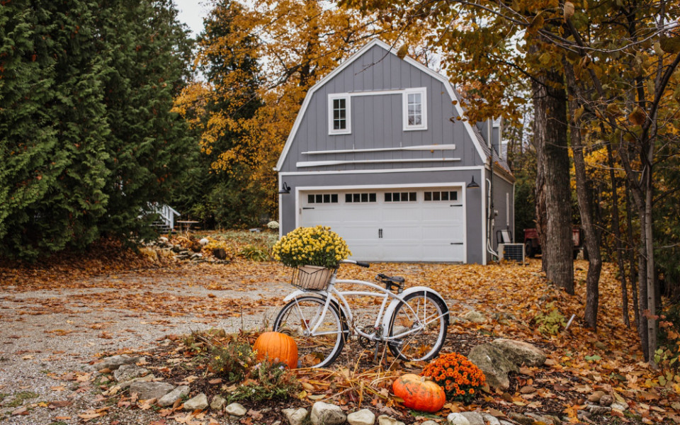 Стоит ли начинать строить дом осенью
