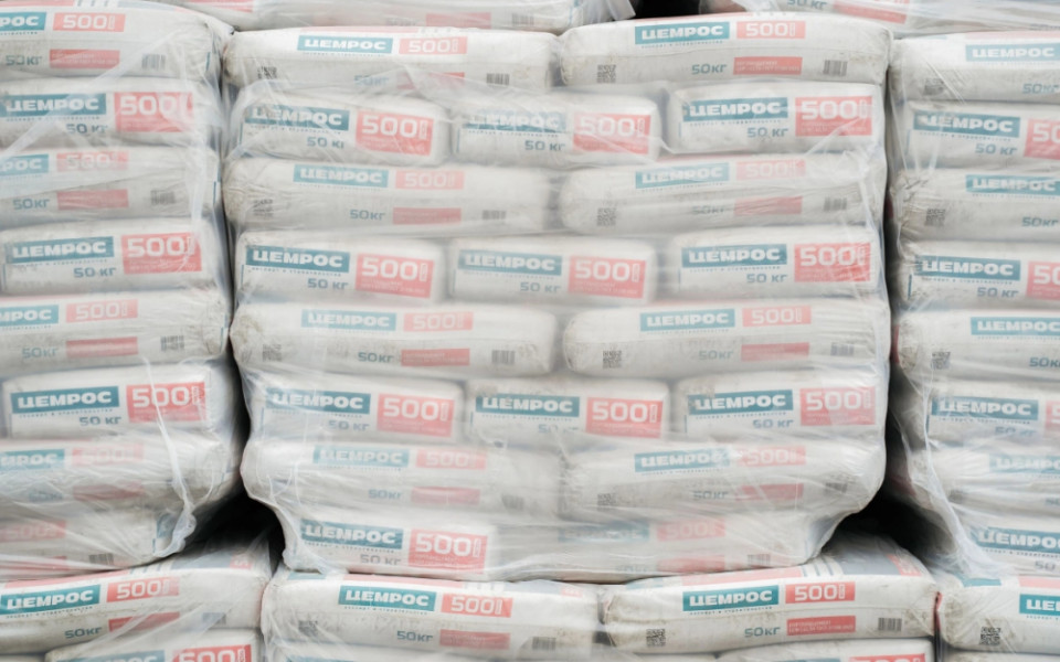 ЦЕМРОС встретил первых розничных покупателей