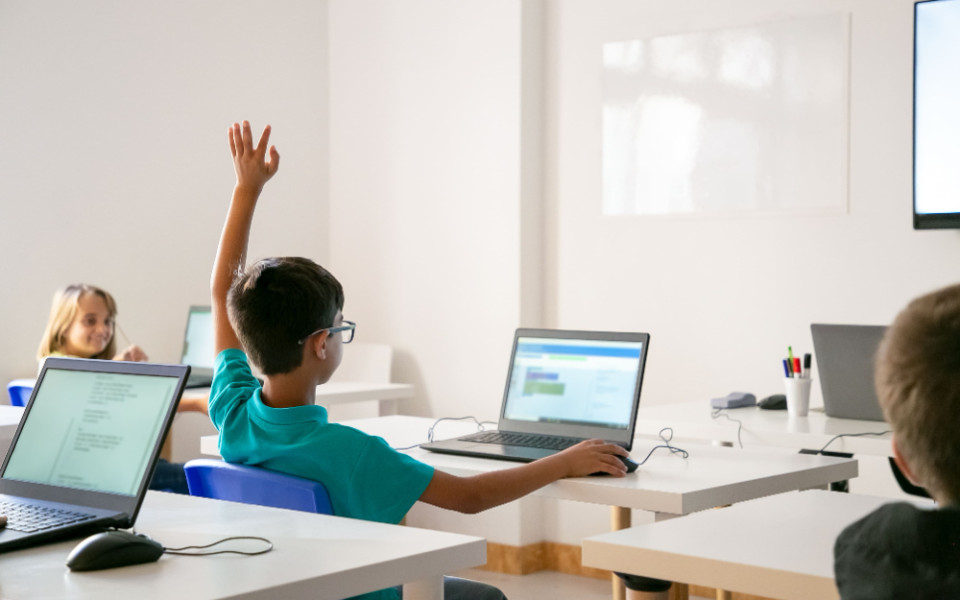 Программирование для детей с 10 лет: обзор направлений онлайн-курсов