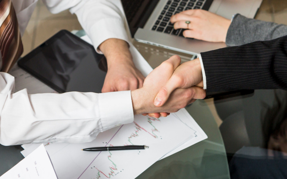 Сравни и T2 объединяют финансовый и коммуникационный секторы