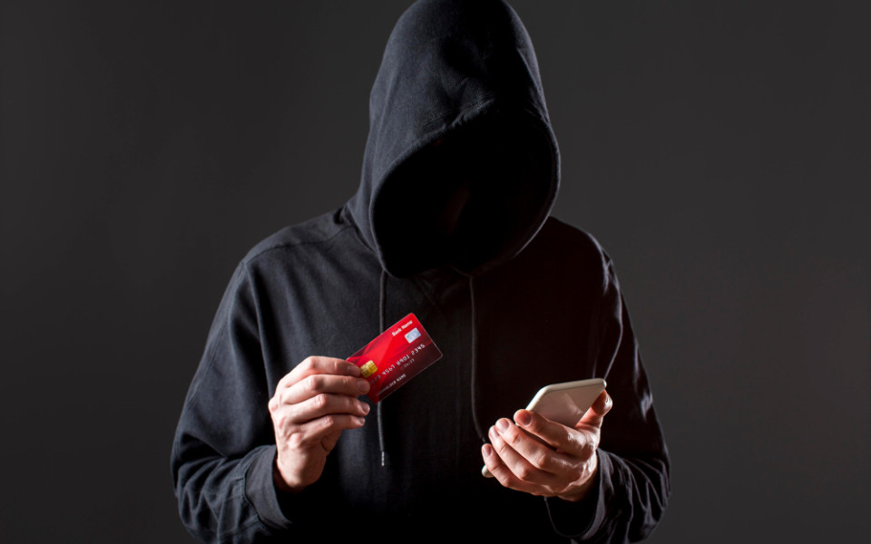 Как защитить квартиру от мошенников