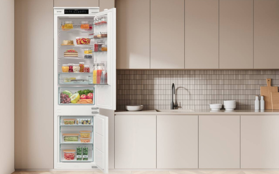 Gorenje выпустил встраиваемый холодильник для небольших кухонь