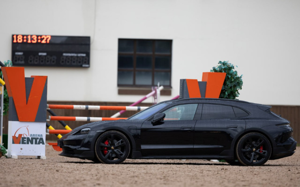 Порше Центр Пулково представил единственный в России Porsche Taycan Turbo