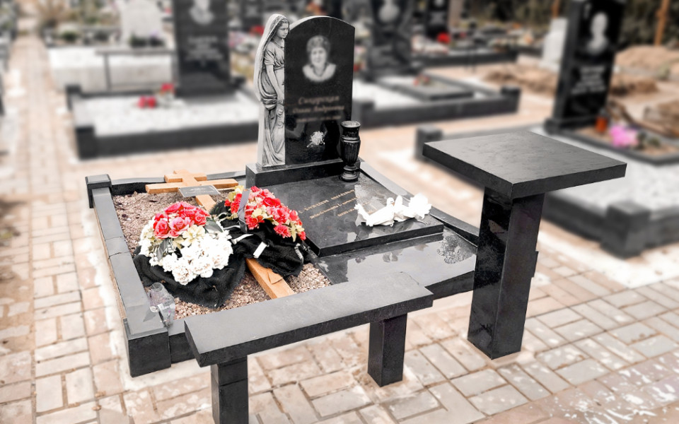 Как создать православный памятник с образом скорбящей Девы Марии