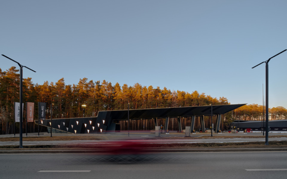 Архитектура премиальной автозаправки от CNTR Architecst