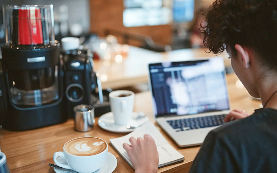 Востребованные удаленные профессии, которые можно освоить с нуля