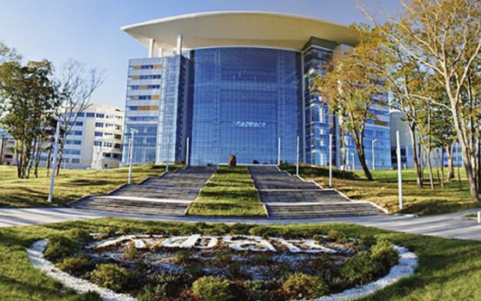 Центральный учебный корпус университета.