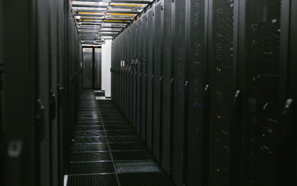 Видеокарты NVIDIA H200 стали доступны для аренды в Selectel