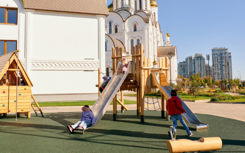 Детская площадка компании «Лебер» в районе Отрадное в Москве