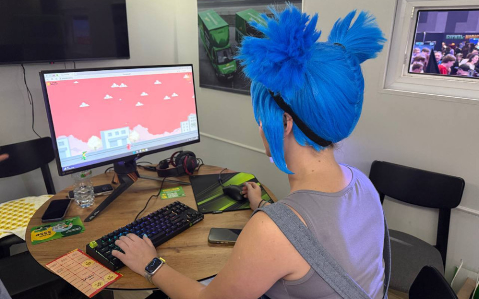 Мобильный офис и игра: «Грузовичкоф» на фестивале «Игропром»