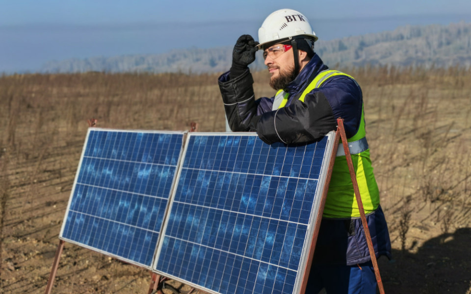 Стационарный регистратор работает на солнечной батарее
