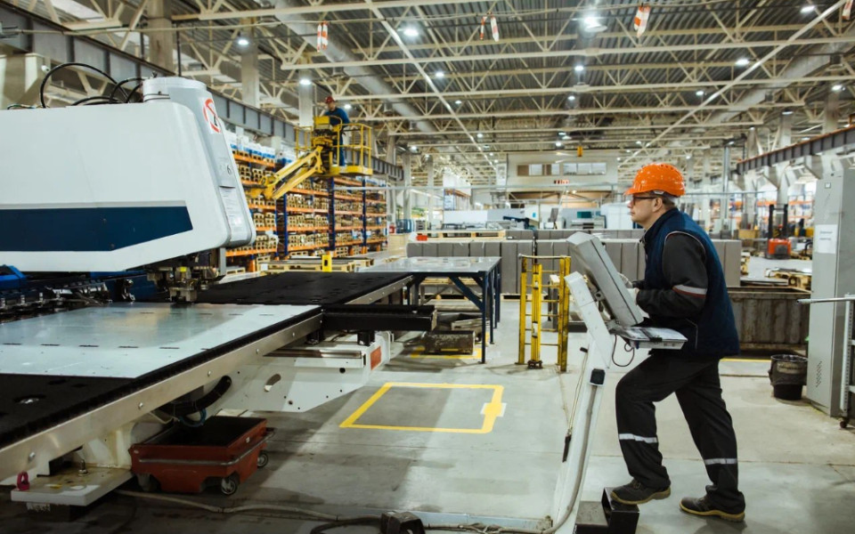 IEK GROUP нарастила плотность роботизации производства в Тульской области