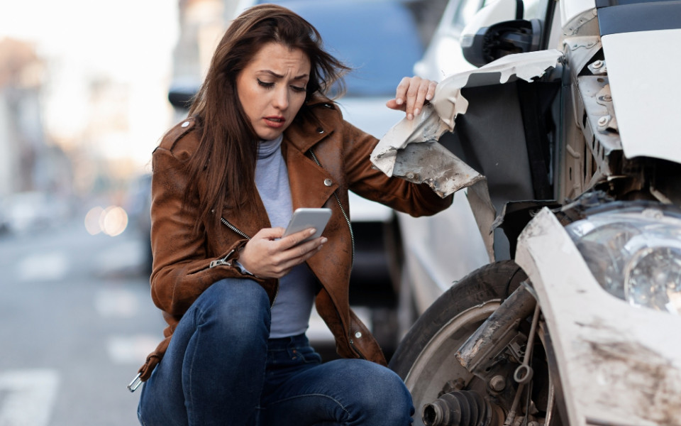 Росгосстрах выпустил видеоролик о том, как заявить о ДТП через смартфон