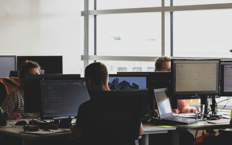 Почти половина сотрудников в компаниях работают на технике старше 5 лет