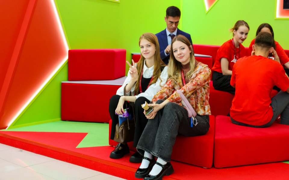 Альфа-Банк запустил тревел-гранты по программе Альфа-Будущее