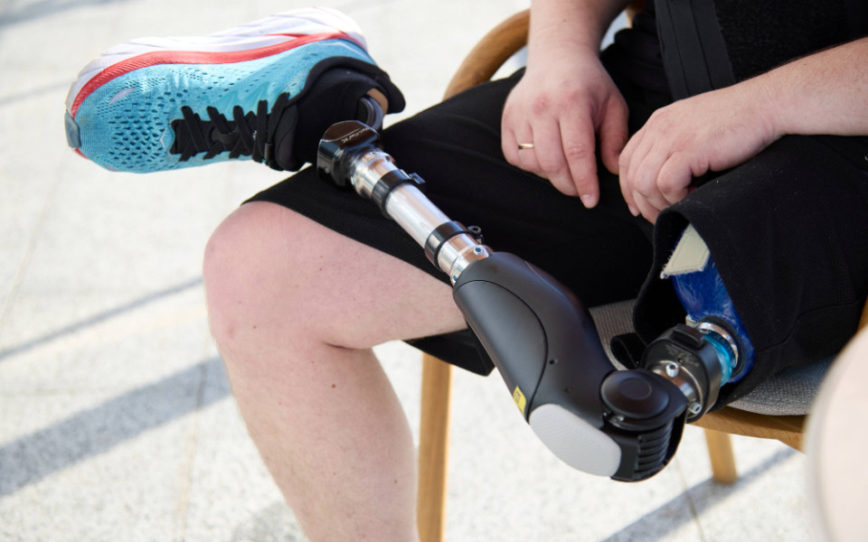 Новый коленный модуль с ротационной гидравликой Steplife B5