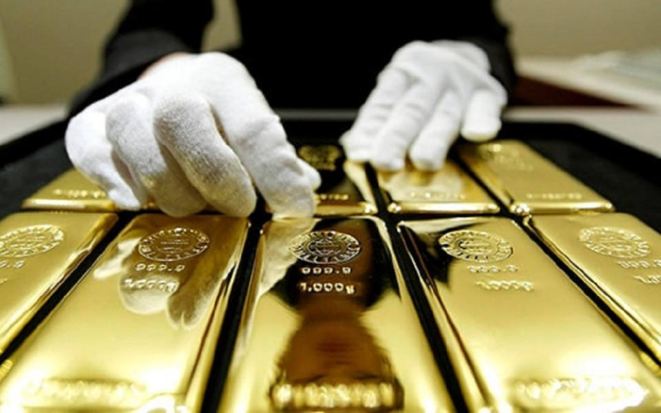 Как инвестиционный спрос на золото влияет на политику добывающих компаний