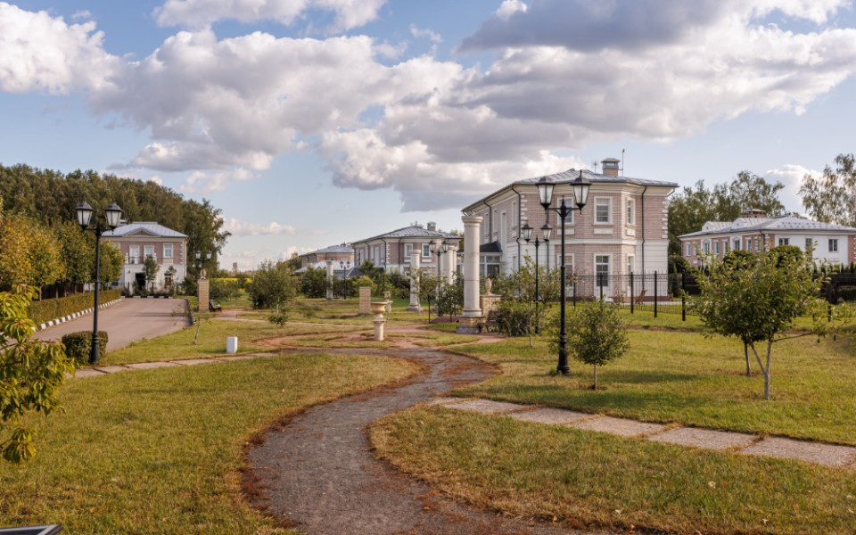 Как девелоперы формируют архитектурный облик коттеджных поселков