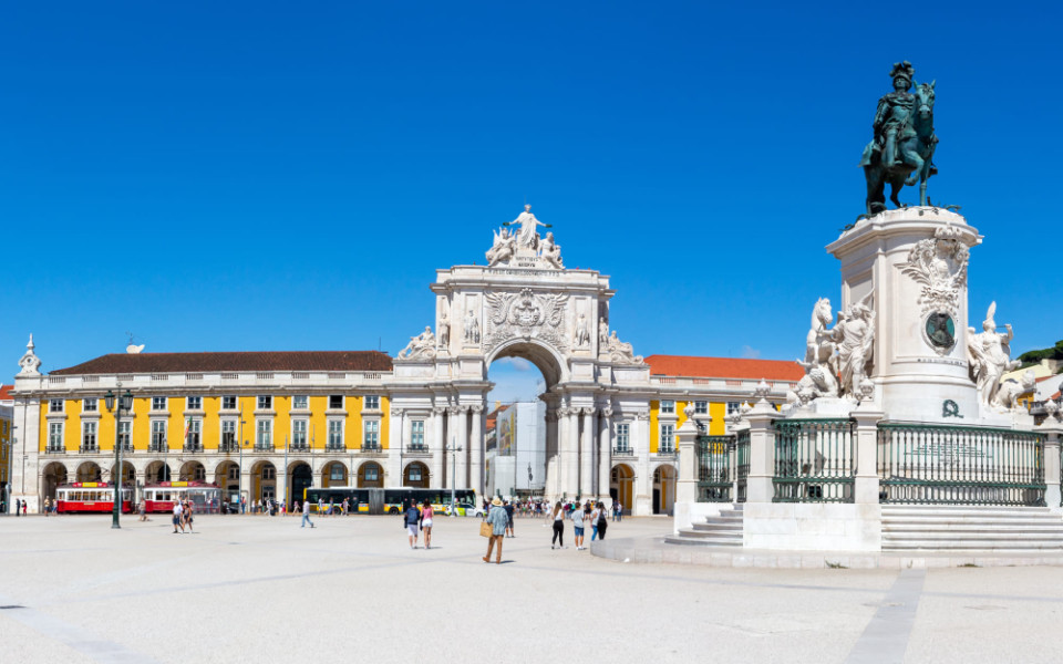 Португалия меняет условия легализации: как теперь получить ВНЖ в стране