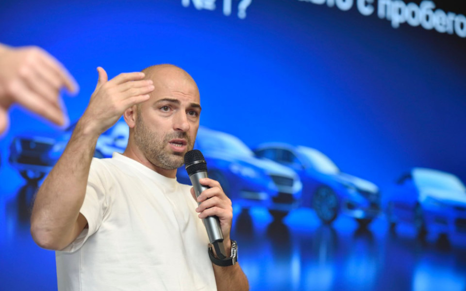 Основатель автомобильного маркетплейса FRESH на первой конференции франчайзи